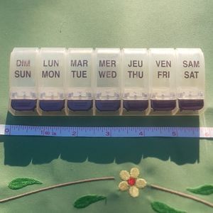 💊 Vitamin & medication container